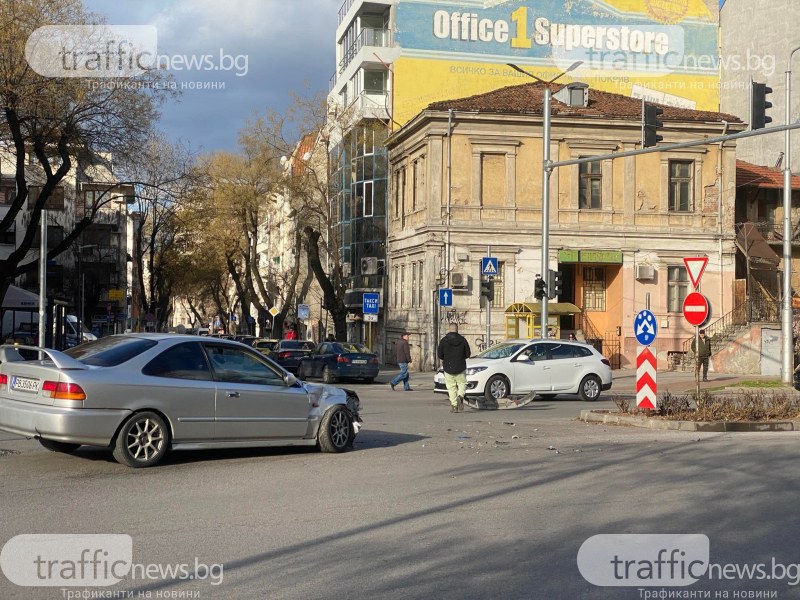 Катастрофа в центъра на Пловдив заради висока скорост