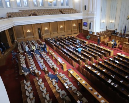 НС прие на второ четене промени в закона за получаването на „Синя карта на ЕС