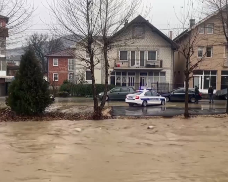 Обявиха извънредно положение в части на Сърбия и Косово заради пороите
