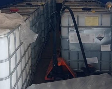 Заловиха близо 8000 литра нелегален алкохол в Пловдив