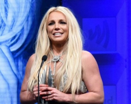 Бритни Спиърс смени името си