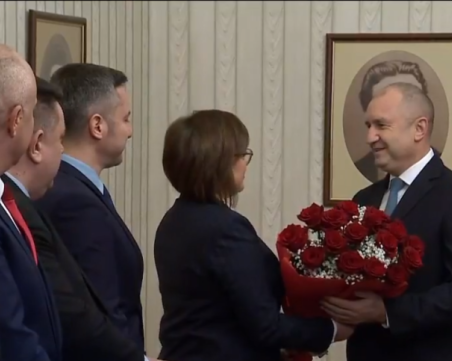 БСП поиска да върне мандата в понеделник, но Радев ги върна за вторник