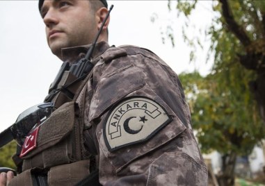 Най малко двама души са били заловени от турските граничари при