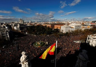 Десетки хиляди протестираха вчера в испанската столица Мадрид срещу политиките