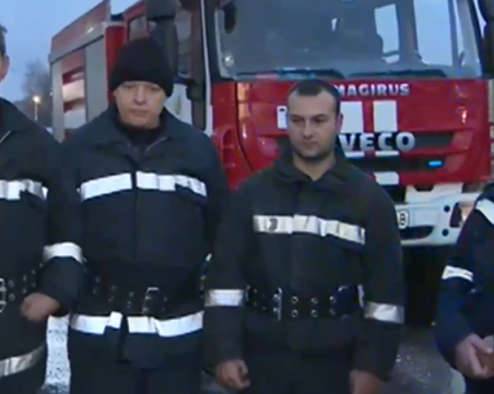 Пожарникарите, спасили Костинброд от трагедия: Пламъците бяха огромни