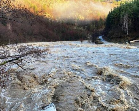 Придошла река заля мост в Ардино, обявиха частично бедствено положение