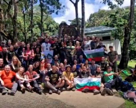 53-ма българи изкачиха Килиманджаро, поставиха световен рекорд