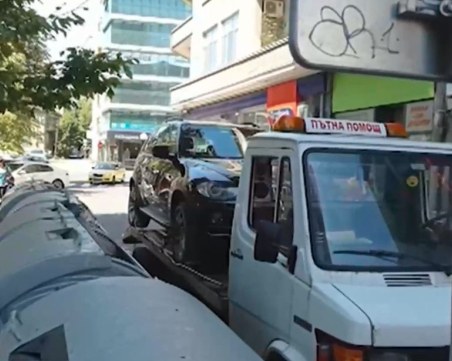 Пълен абсурд: Вместо кола, мъж си купи купе с гуми от НАП