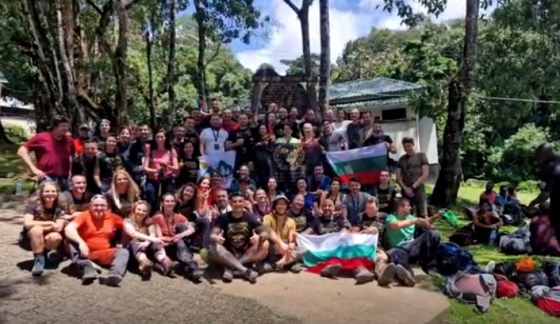 53-ма българи изкачиха Килиманджаро, поставиха световен рекорд