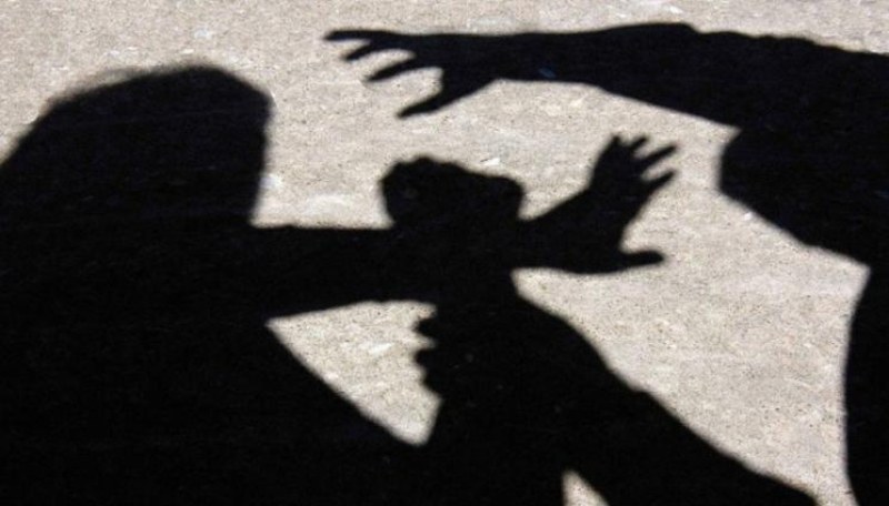 Поредно насилие между деца: Непълнолетни се биха пред входа на столичен мол