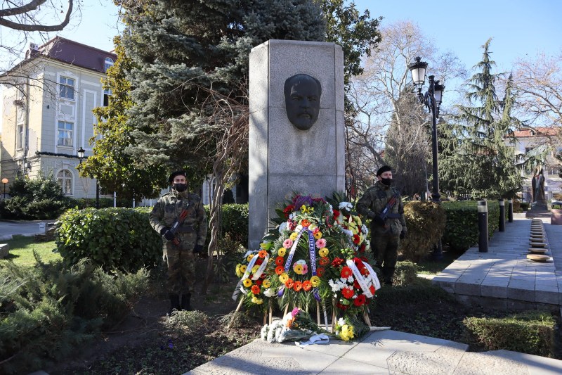 Пловдив отбелязва тържествено 169-та годишнина от рождението на Стефан Стамболов