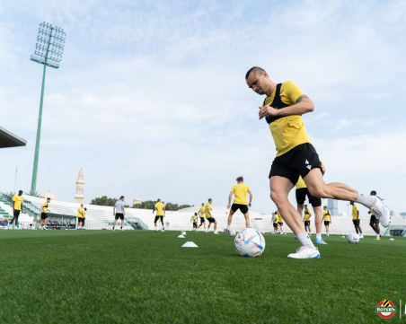 Ботев играе срещу Урал утре, предават контролата на живо