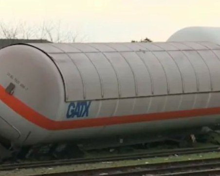 Влакови цистерни с пропилен дерайлираха в Сърбия