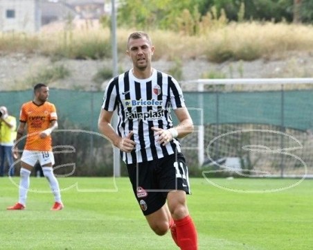 Асколи ще прекрати договора на Атанас Илиев