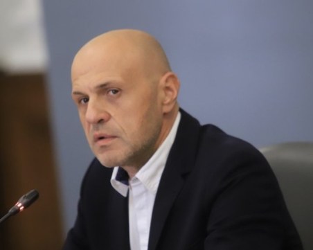 Дончев: Разтревожен съм, има риск всички да станем излишни и ненужни