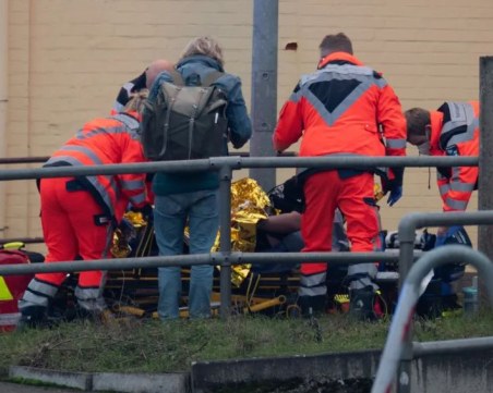 Двама убити и петима ранени при нападение с нож във влак в Германия
