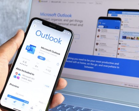 Microsoft Outlook и Teams се сринаха! Хиляди потребители нямат достъп