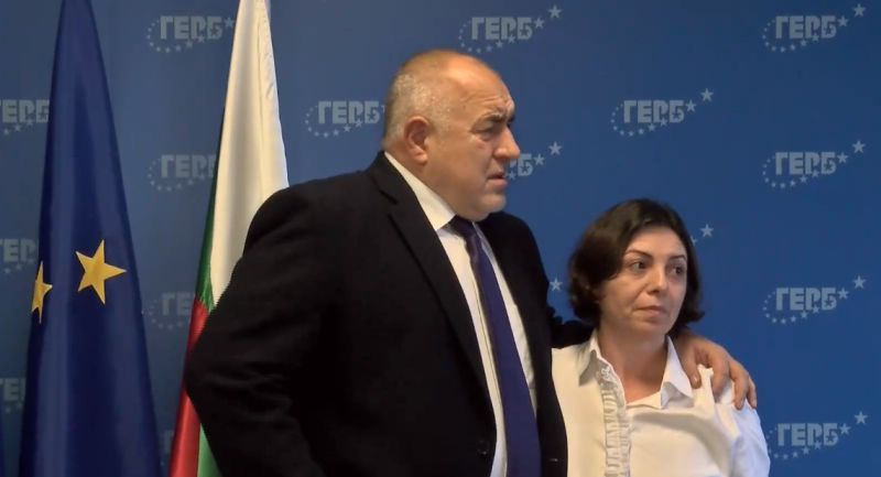 Бойко Борисов пред майката на пребития Пендиков: Ще запознаем Европа с трагедията в Охрид