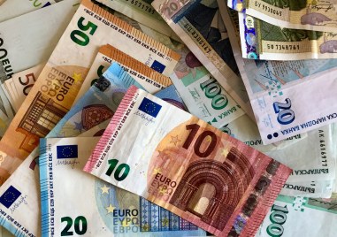 Курсът на еврото днес се върна над прага от 1 09