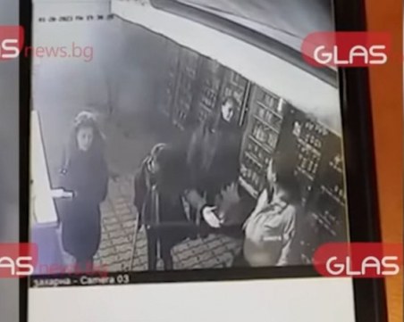 Жена нападна малолетно момиче с палка в София