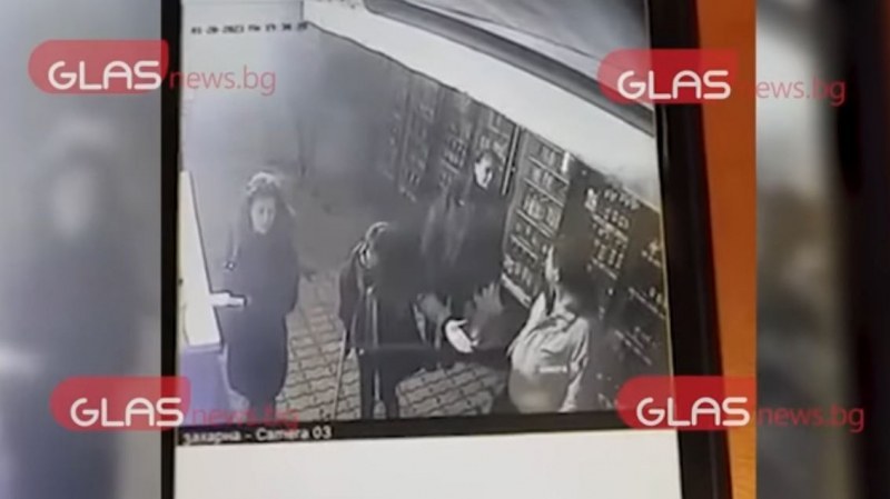 Жена нападна малолетно момиче с палка в София