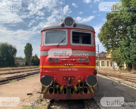 Нощният влак от София до Варна останал блокиран няколко часа край Карлово