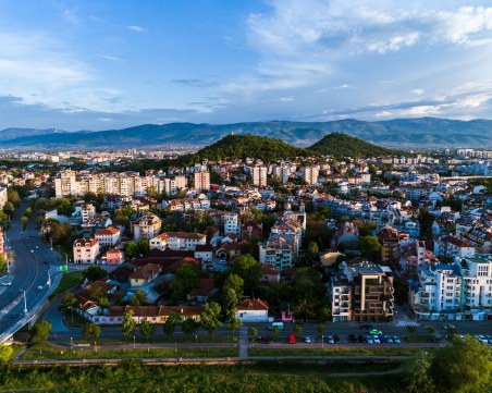 Сняг и дъжд сковават Северна България, в Пловдив - температури от 5-6 градуса