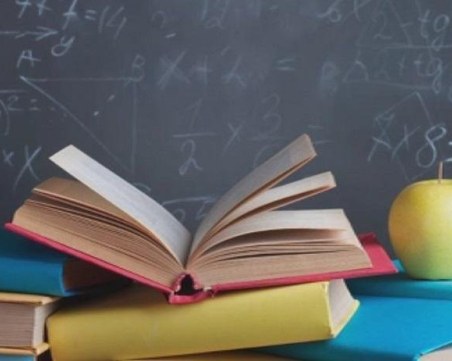 Учебниците до 12 клас стават безплатни