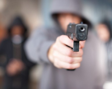 Ученик извади пистолет в час по история в София