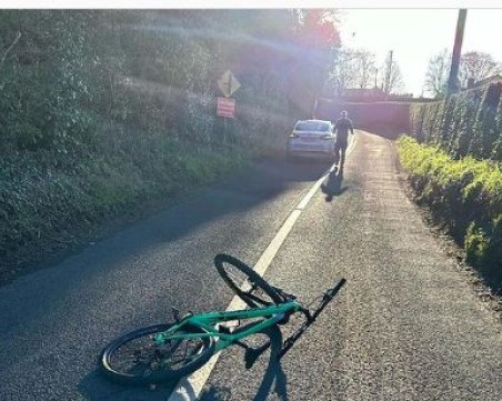 Кола блъсна Конър Макгрегър, докато е карал колело