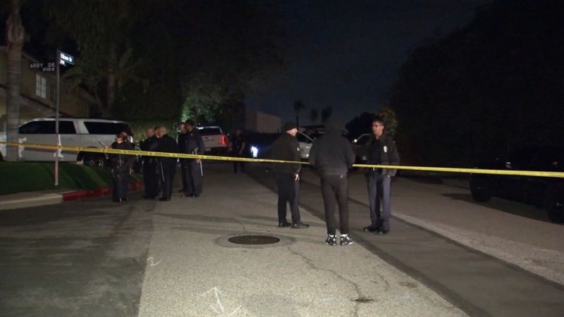 Най-малко 3-ма убити и 4-има ранени при стрелба в Лос Анджелис