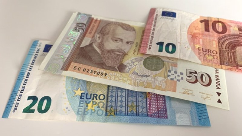 Пеканов: Цени в лева и в евро може да има от август, ако членството ни в еврозоната бъде одобрено