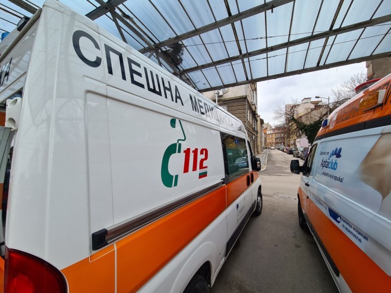 Тежка катастрофа затвори Подбалканския път, двама са тежко пострадали