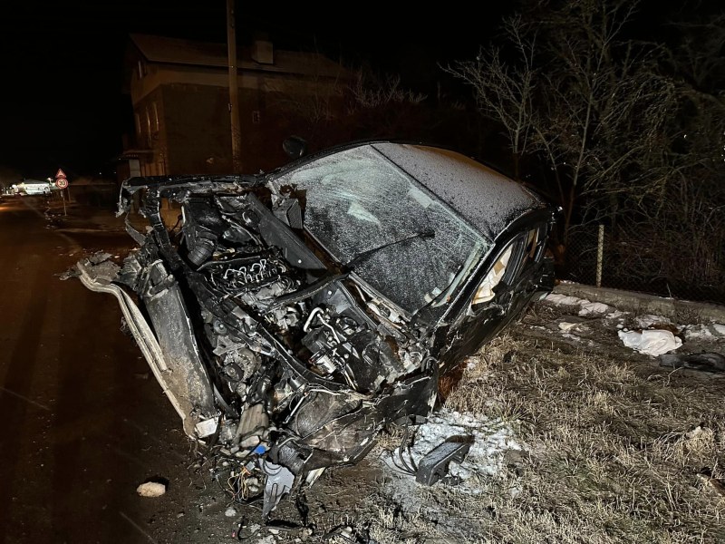 22-годишен загина при тежка катастрофа край Перник