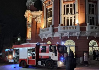 Евакуираха Драматичния театър Стоян Бъчваров във Варна по време на