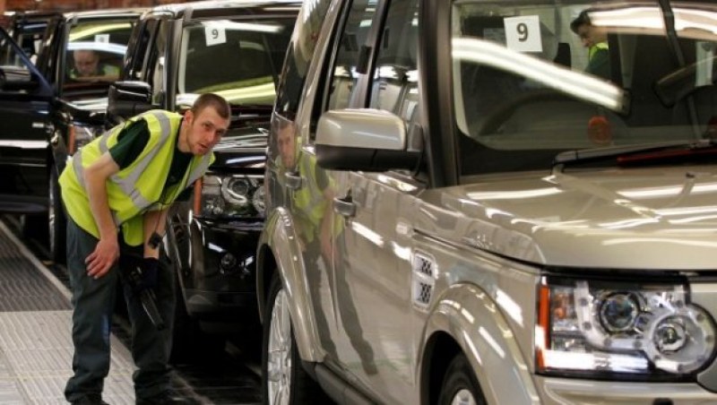 Рекорден спад на производство и продажби на автомобили във Великобритания