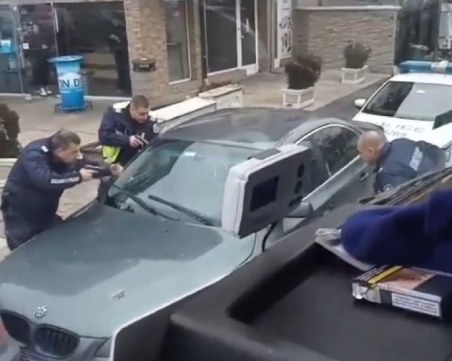 Двама ранени полицаи след гонка в София