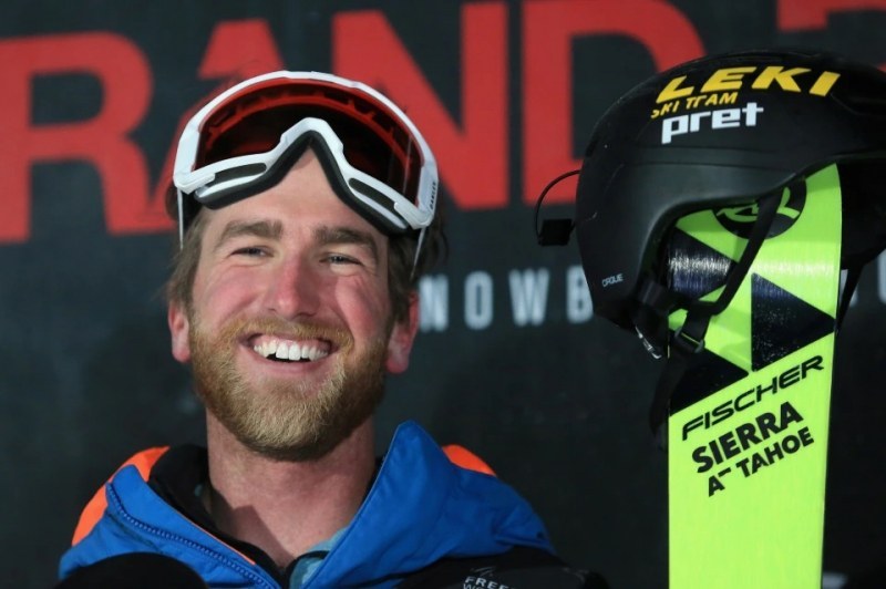 Лавина погреба световен шампион по ски