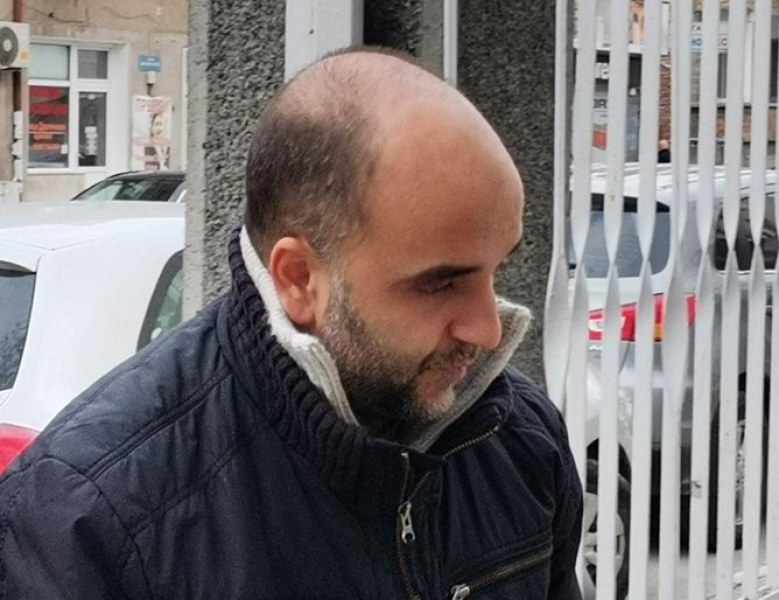 Оставиха в ареста учителя, блудствал с 14-годишна в Асеновград