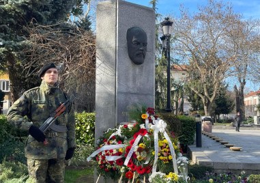 Пловдивчани почетоха 169 годишнината от рождението на Стефан Стамболов с възпоменателна