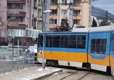 Поредна катастрофа между кола и трамвай в София Произшествието е
