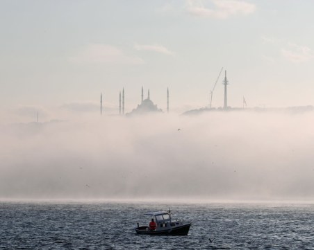Босфорът е затворен за движение заради мъгла