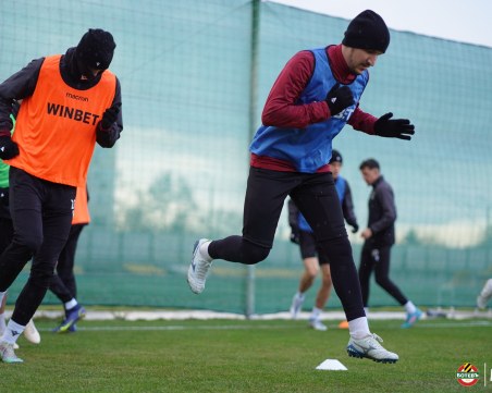 Ботев поднови тренировки след лагера в Дубай