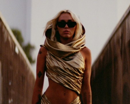 Майли Сайръс оглави класацията на 