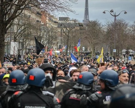 Над 1 млн. души участваха в протестите във Франция срещу пенсионната реформа