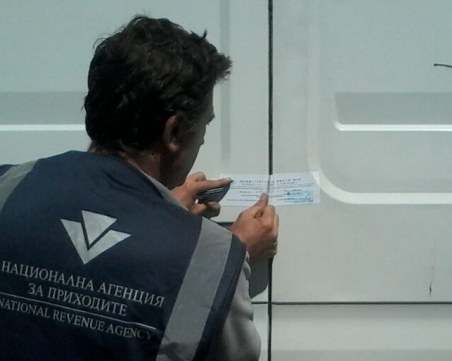 НАП удариха тир с 9 тона ментета на известни марки