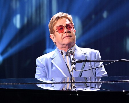 Прощалното турне на Елтън Джон е най-печелившото в историята