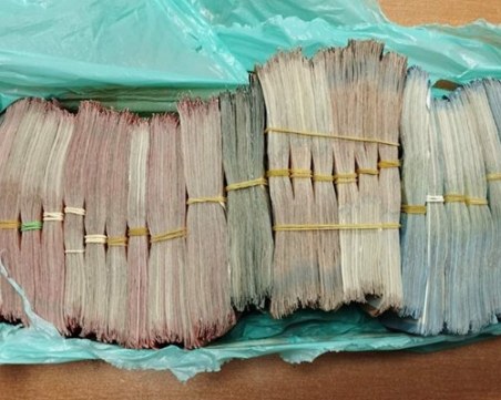 Задържаха недекларирани 676 227 лева на границата ни с Турция