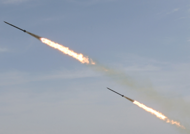 Най малко осем ракети са били изстреляни днес срещу военна база