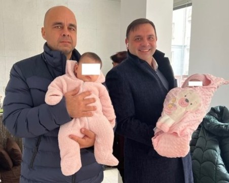 Адвокатът на едно от семействата с разменените бебета в 